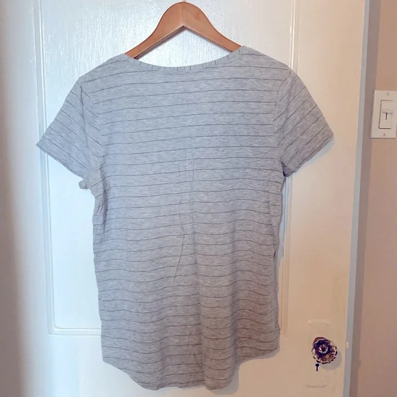 V-Neck Short-Sleeve - Picture 2 of 2